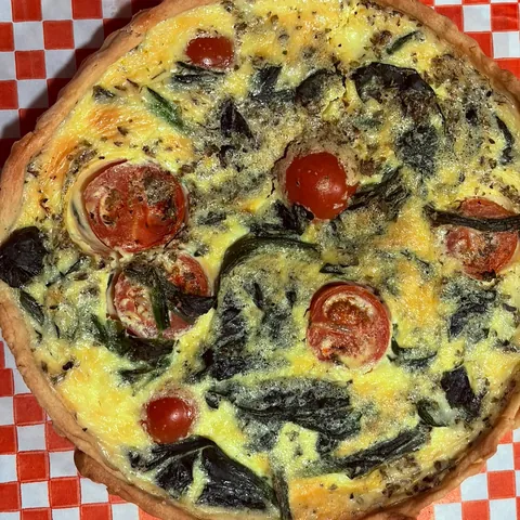 Quiche de espinaca, tomate cherry y queso de cabra
